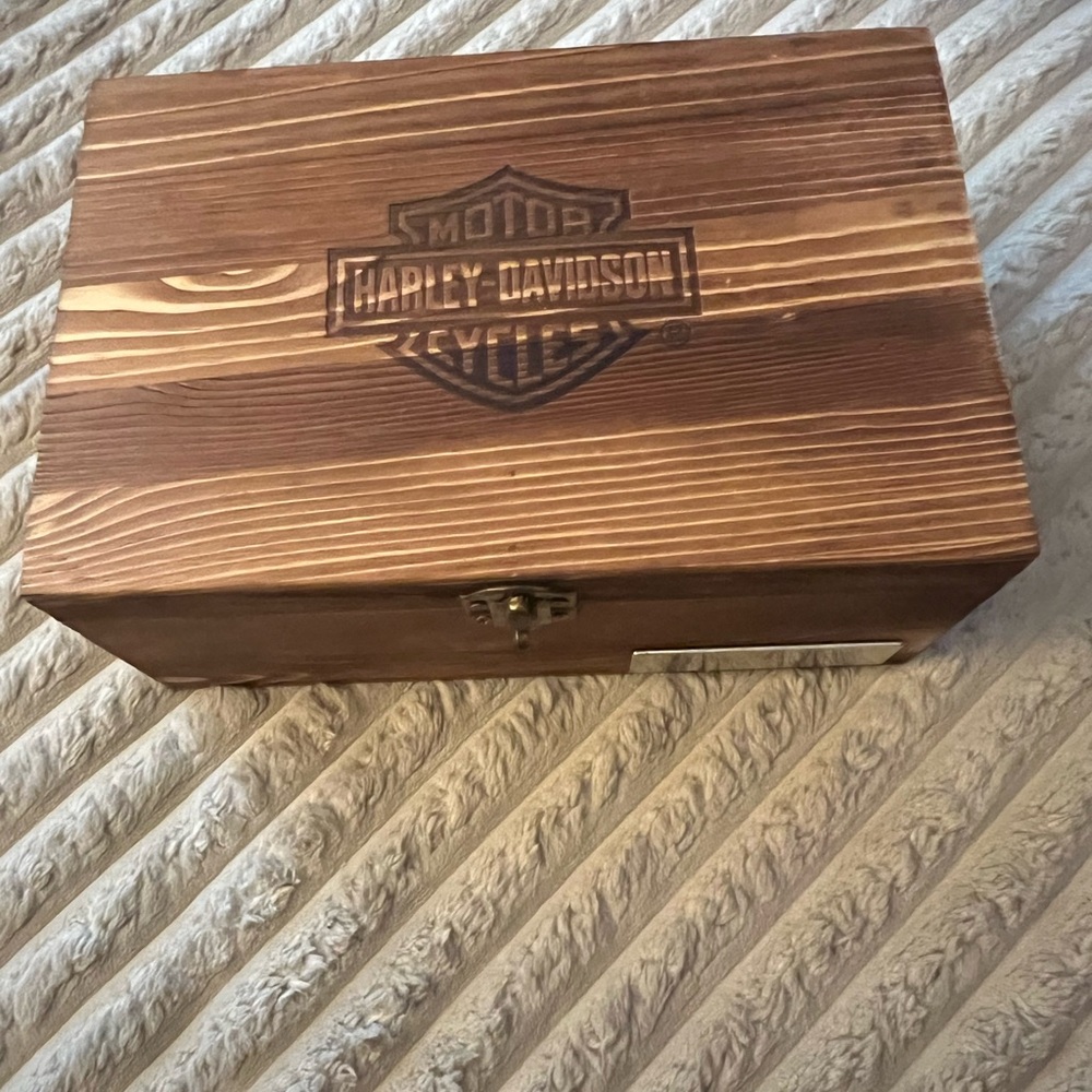 HARLEY DAVIDSON HIGH BALL GLASSES SET ENGRAVED LOGO WOODEN BOX SET NWOT